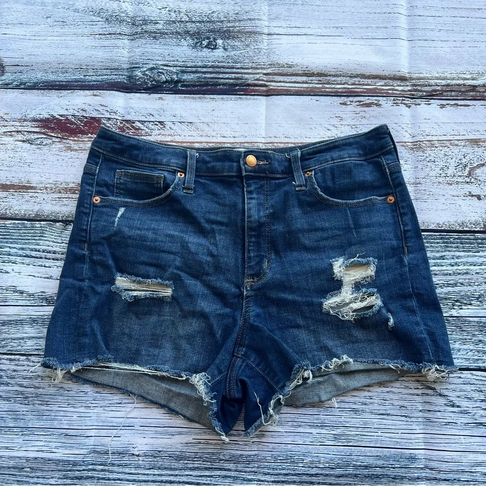 Universal Threads Hi Rise Midi Womens Distressed Denim Short size 14 (32 waist)
